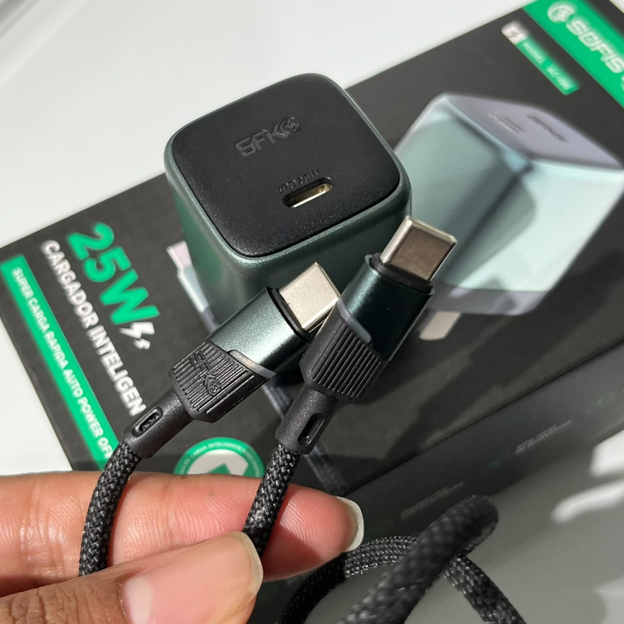 Cargador AC-IQ 6 de 25W USB-C a USB-C