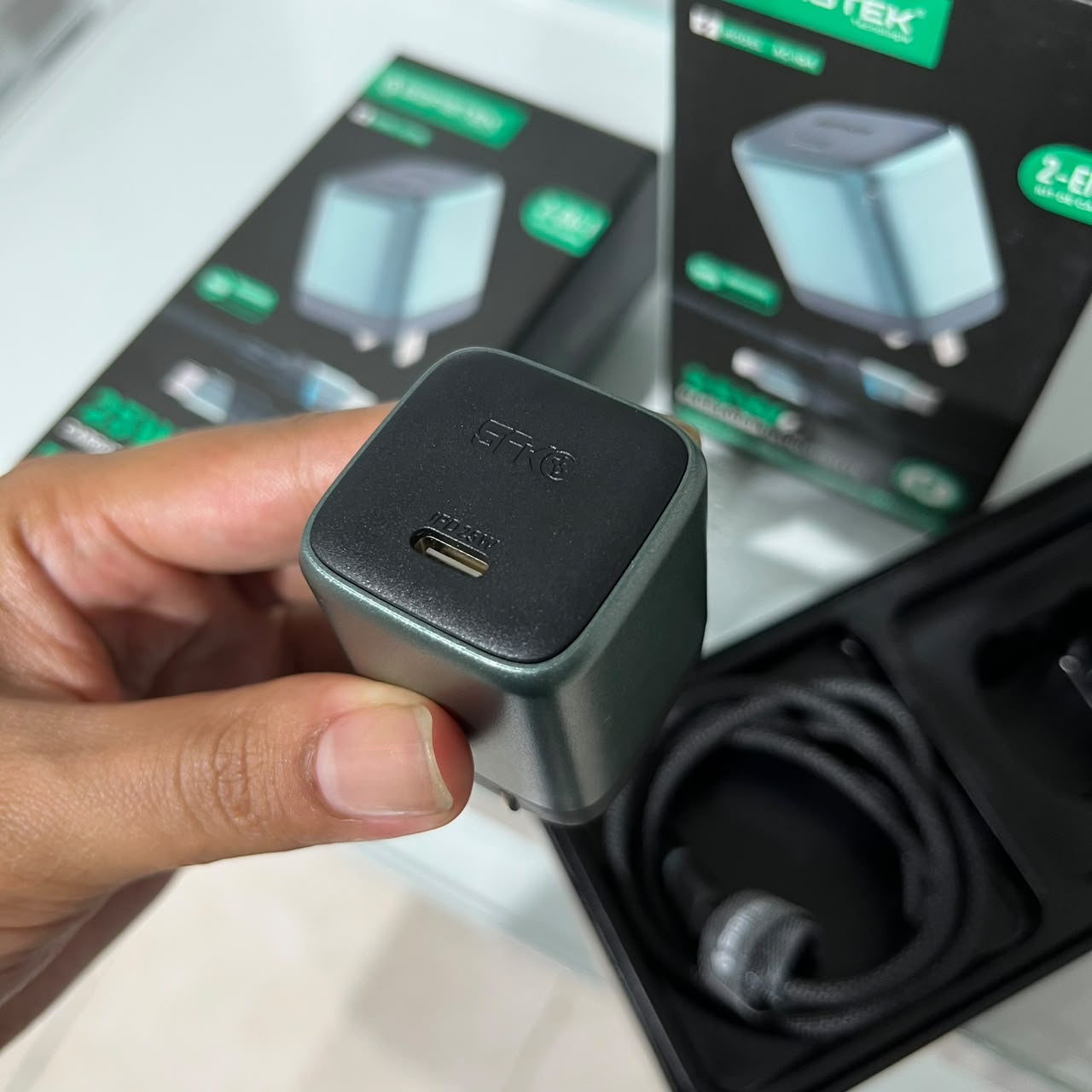 Cargador AC-IQ 6 de 25W USB-C a USB-C