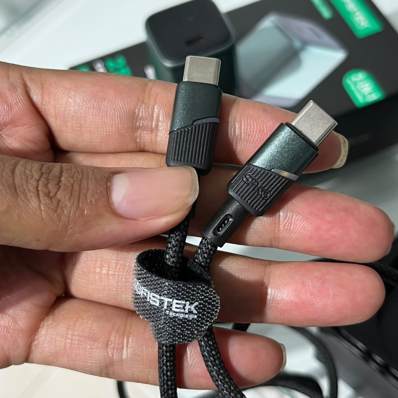 Cargador AC-IQ 6 de 25W USB-C a USB-C