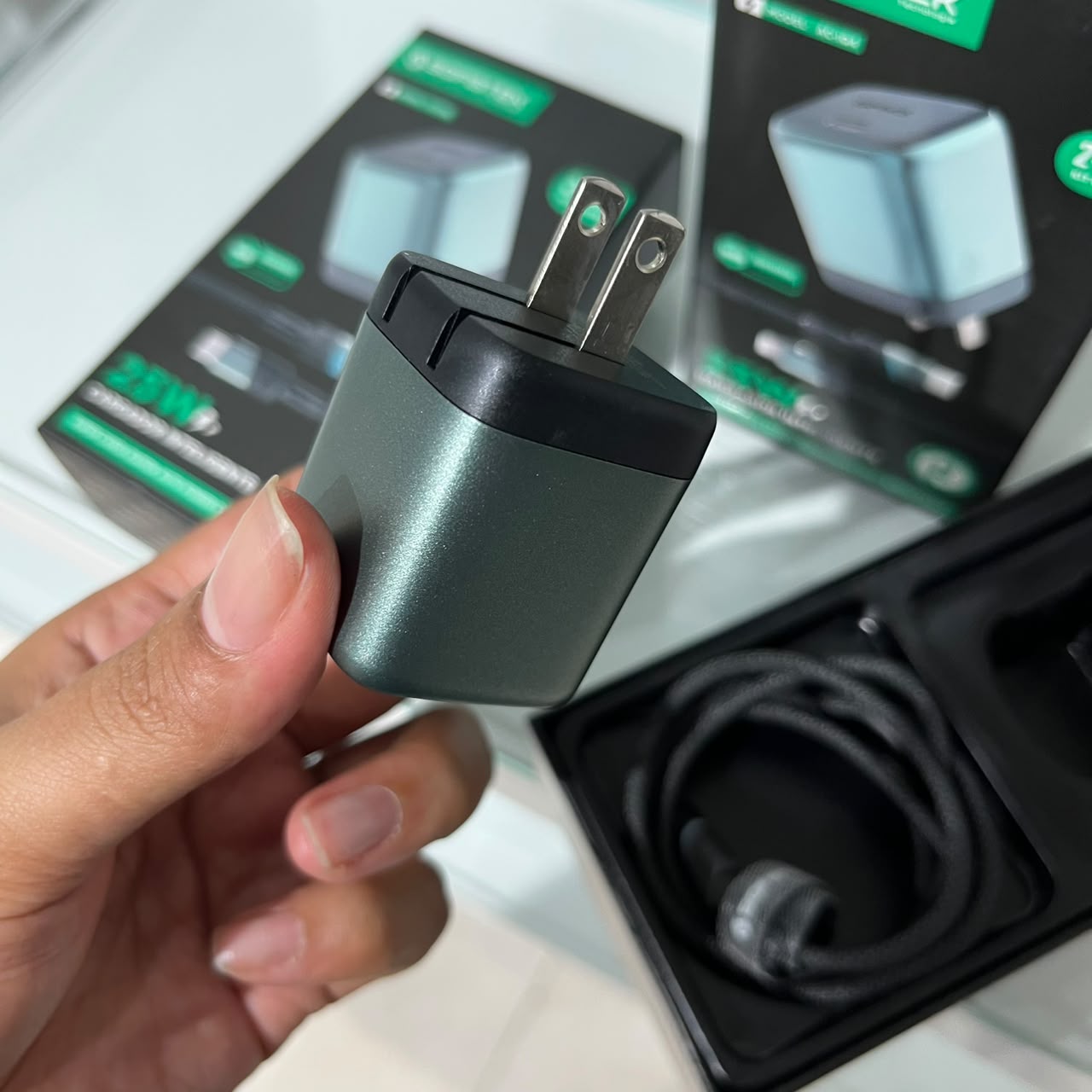 Cargador AC-IQ 6 de 25W USB-C a USB-C