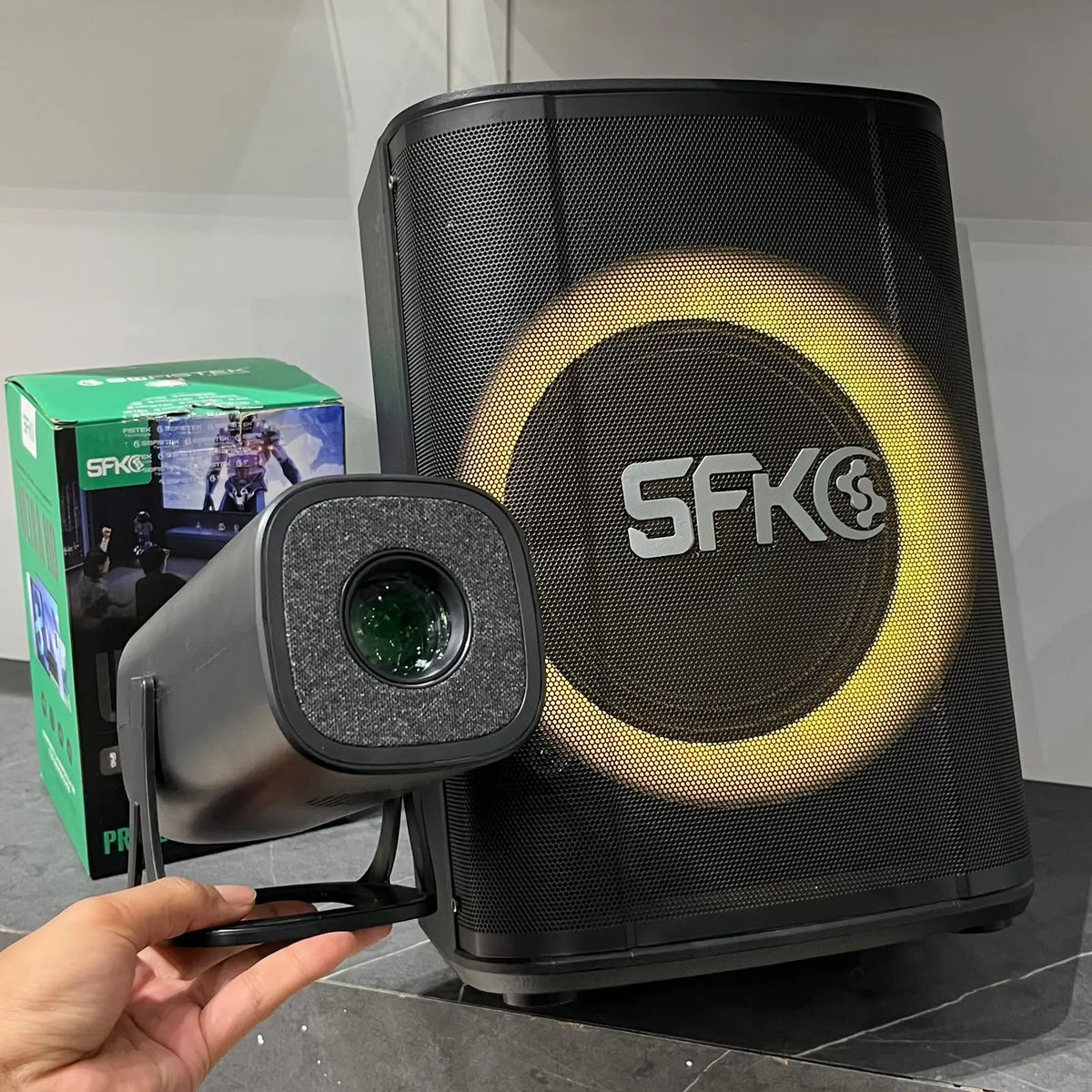 ¡Súper Combo Familia! Parlante PS2PRO+ Proyector SK-P450